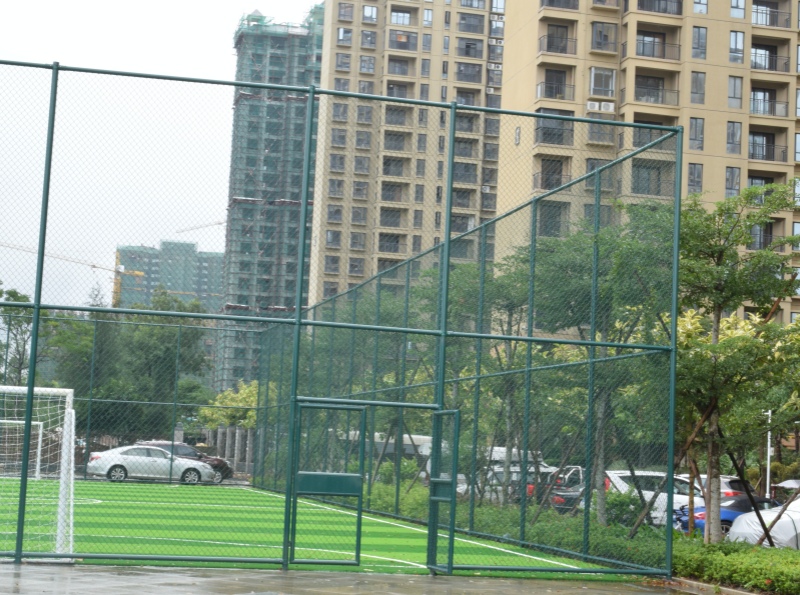 学校篮球场翻新改造：硅PU地坪施工方案与成本优化建议